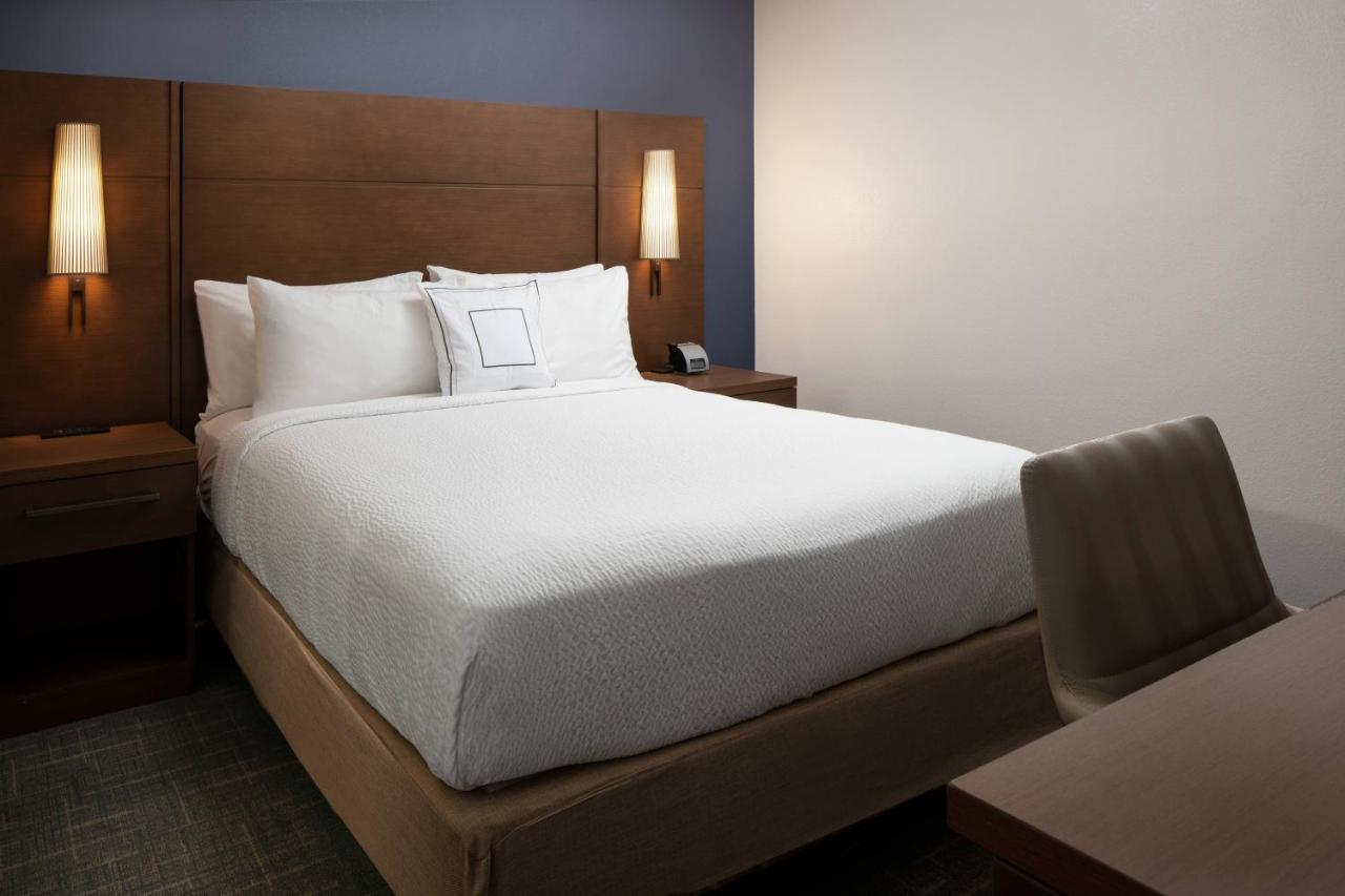 Studio Queen Suite Sofa Bed Roll Shower Mobility or Hearing Accessible,1172704995:JPEG
